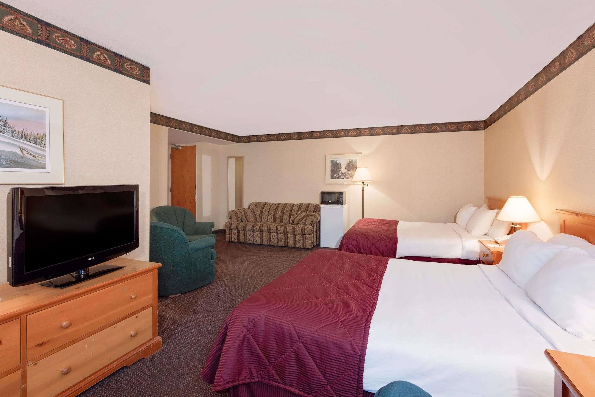 Ramada By Wyndham Pinewood Park Resort North Bay Dış mekan fotoğraf