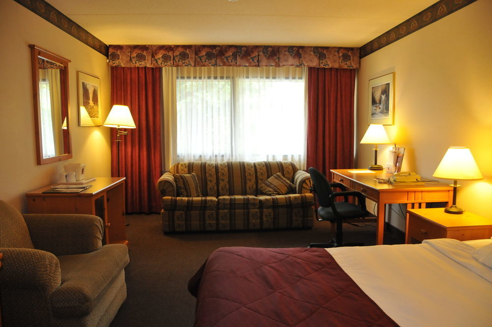 Ramada By Wyndham Pinewood Park Resort North Bay Dış mekan fotoğraf