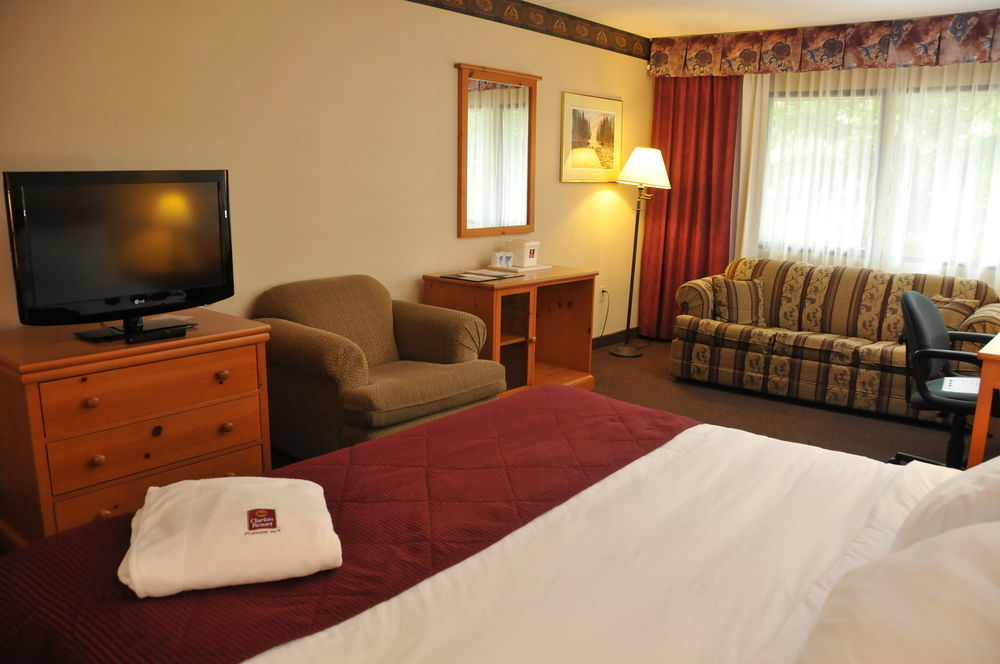 Ramada By Wyndham Pinewood Park Resort North Bay Dış mekan fotoğraf