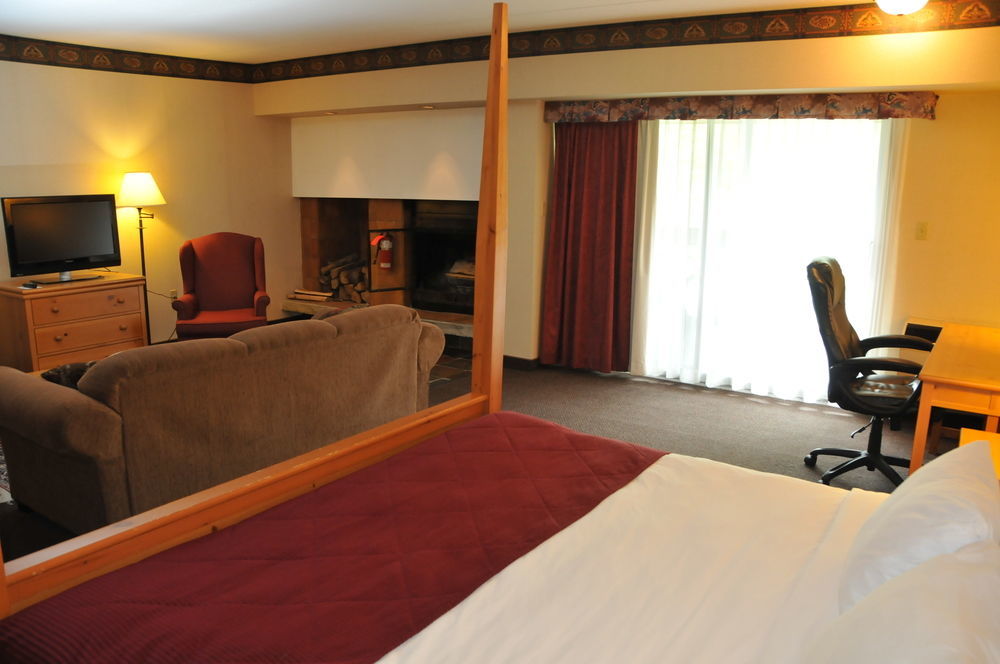 Ramada By Wyndham Pinewood Park Resort North Bay Dış mekan fotoğraf