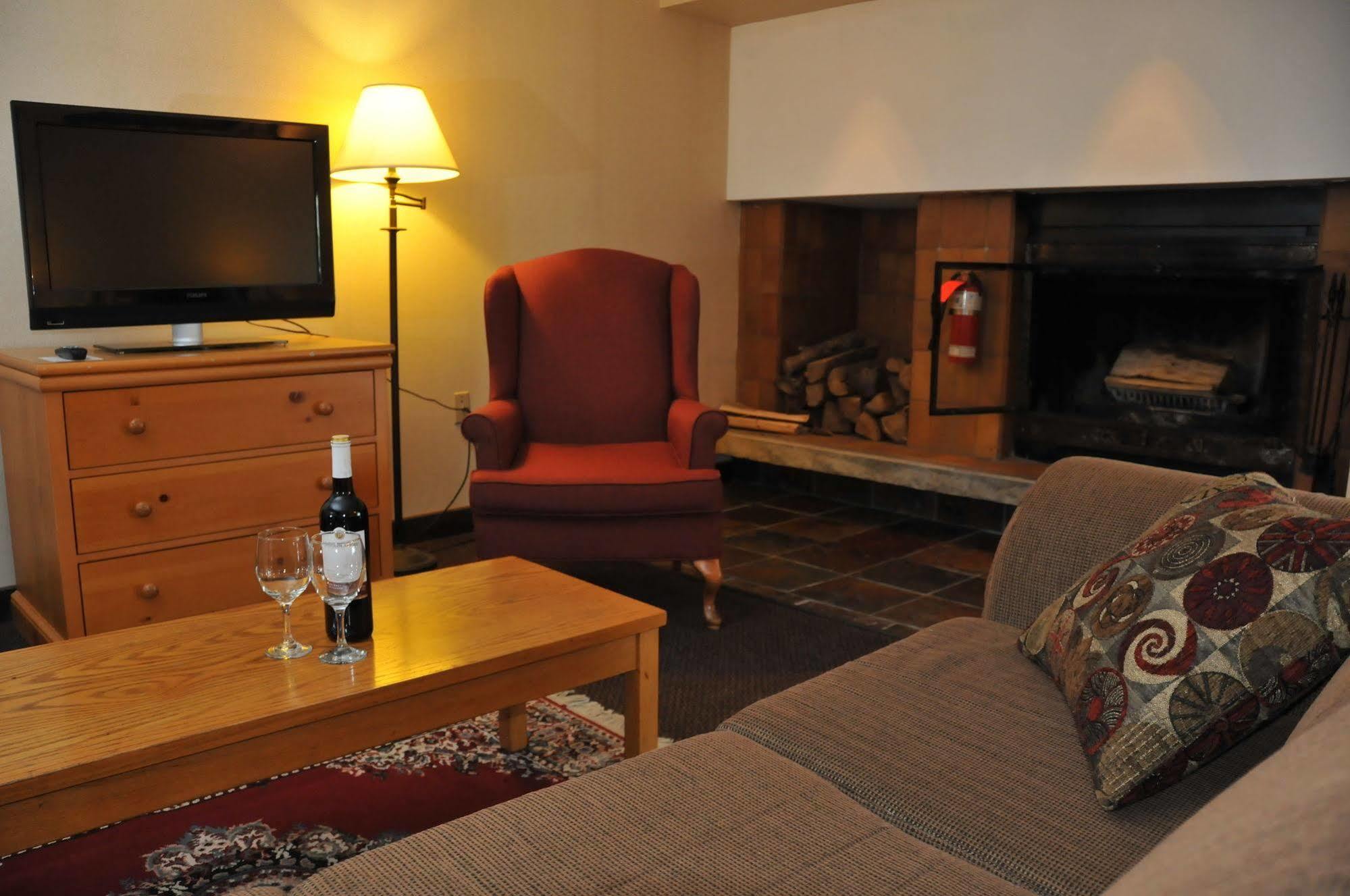 Ramada By Wyndham Pinewood Park Resort North Bay Dış mekan fotoğraf