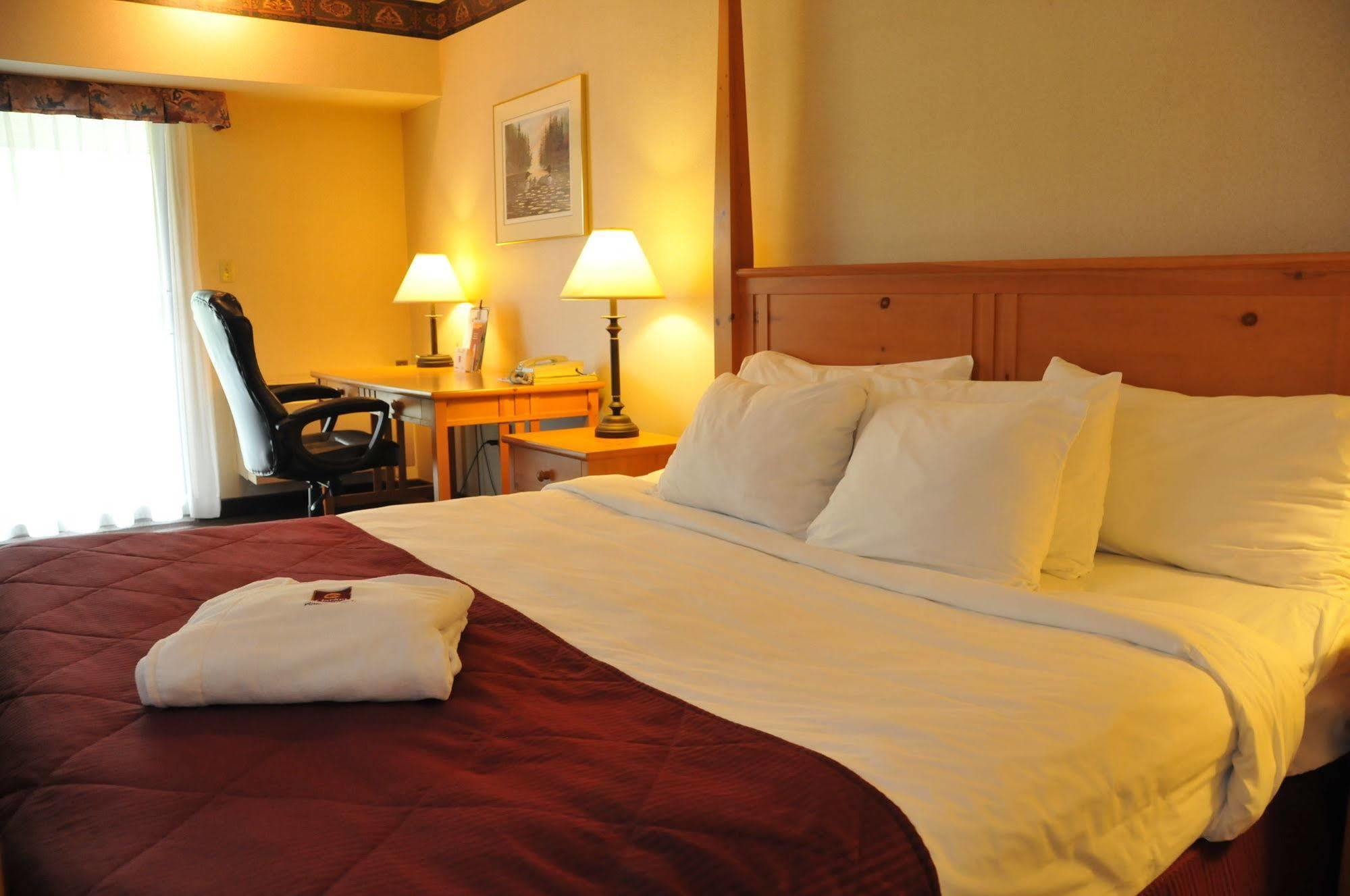 Ramada By Wyndham Pinewood Park Resort North Bay Dış mekan fotoğraf